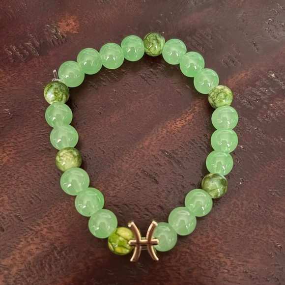 Pisces ♓️ Handmade Bracelet 💚 - Picture 2 of 2